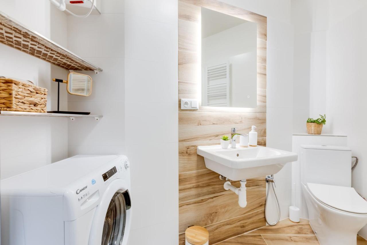 Modern, Bright And Spacious Apartment 布拉格 外观 照片