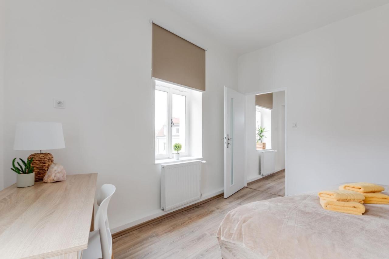 Modern, Bright And Spacious Apartment 布拉格 外观 照片