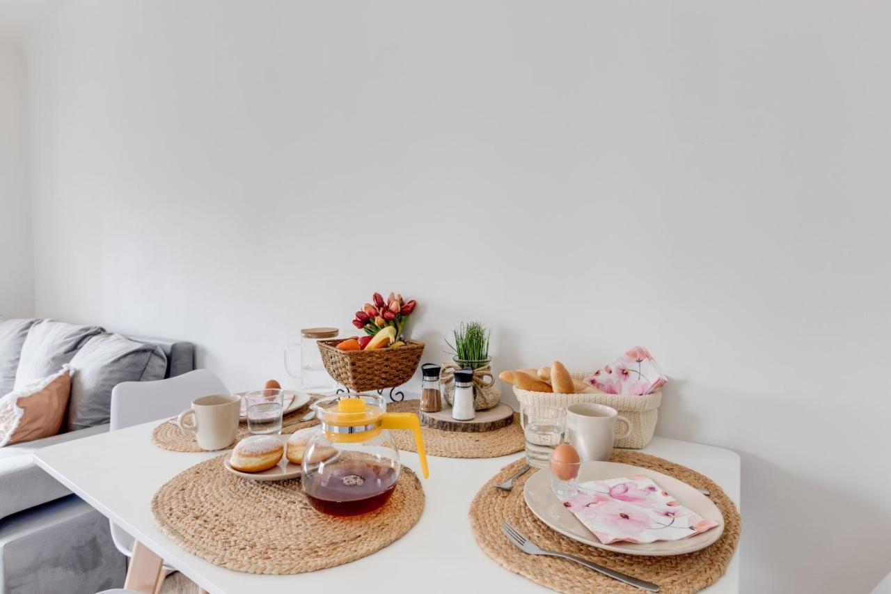 Modern, Bright And Spacious Apartment 布拉格 外观 照片